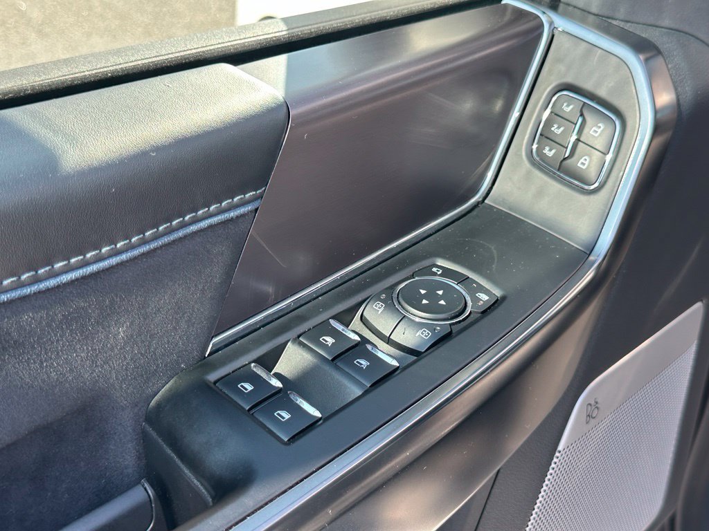 Used 2025 Ford F150 Platinum AWD/4WD image 18