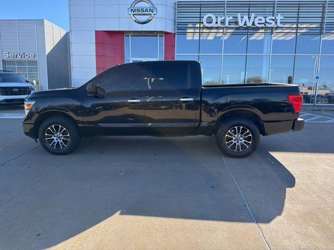Used 2021 Nissan Titan SV AWD/4WD image 2
