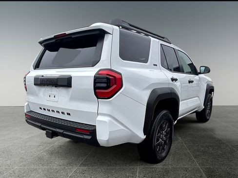 Used 2025 Toyota 4Runner SR5 AWD/4WD image 8