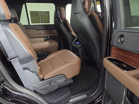Used 2024 Lincoln Navigator Reserve AWD/4WD image 26