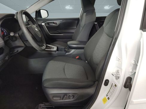 Used 2022 Toyota RAV4 XLE image 4