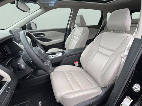 Used 2025 Nissan Rogue SL w/ Tech Package FWD image 26