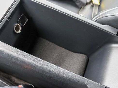 Used 2025 Toyota Camry SE image 18