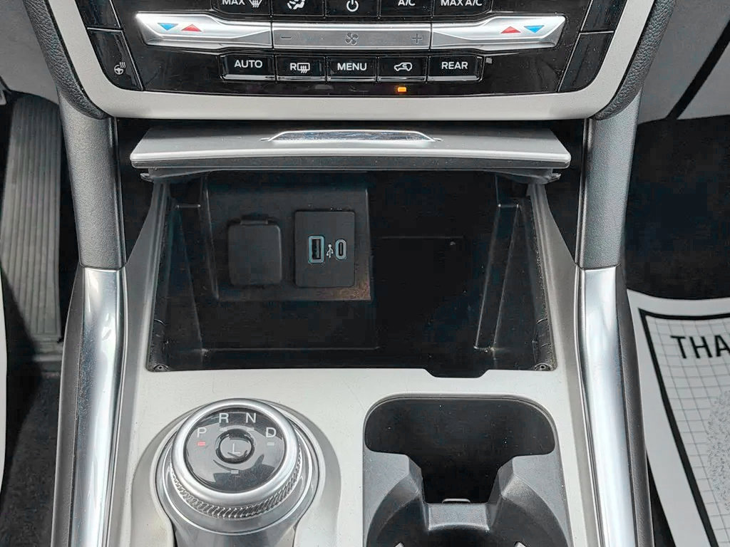 Used 2024 Ford Explorer XLT AWD/4WD image 23