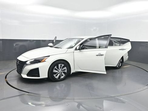 Used 2023 Nissan Altima 2.5 S FWD image 30