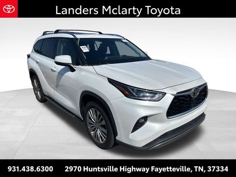 Used 2022 Toyota Highlander Platinum FWD image 3