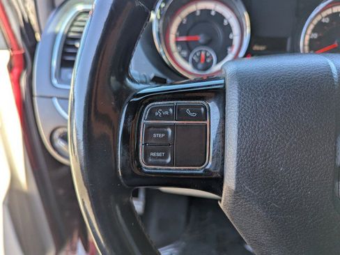 Used 2019 Dodge Grand Caravan SXT FWD image 14