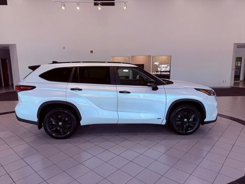 Used 2025 Toyota Highlander XLE AWD/4WD image 15