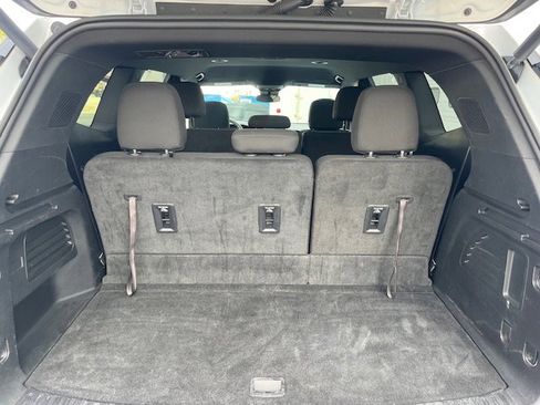 Used 2025 GMC Acadia Elevation image 13