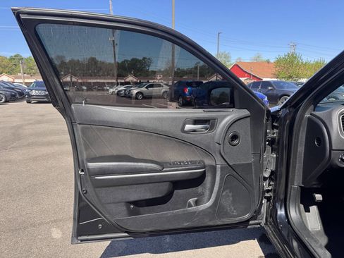 Used 2019 Dodge Charger SXT RWD image 13