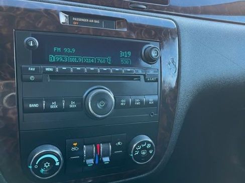 Used 2016 Chevrolet Impala LT FWD image 43