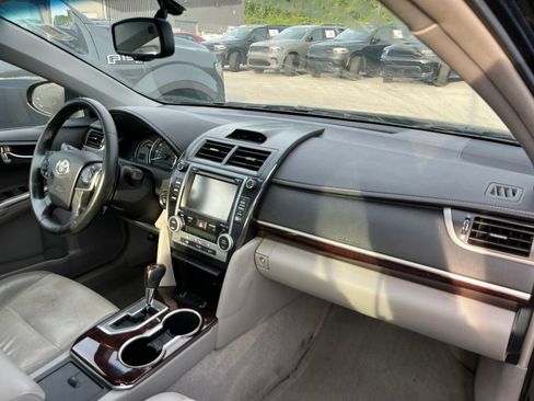 Used 2014 Toyota Camry XLE w/ Leather Package FWD image 11