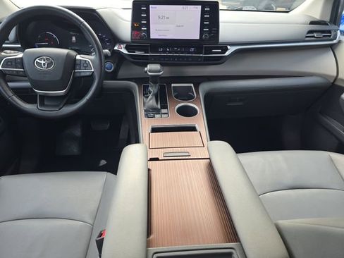 Used 2022 Toyota Sienna XLE FWD image 15