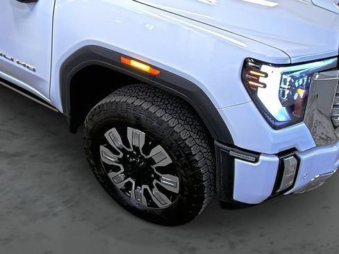 Used 2025 GMC Sierra 3500 Denali w/ Technology Package AWD/4WD image 15