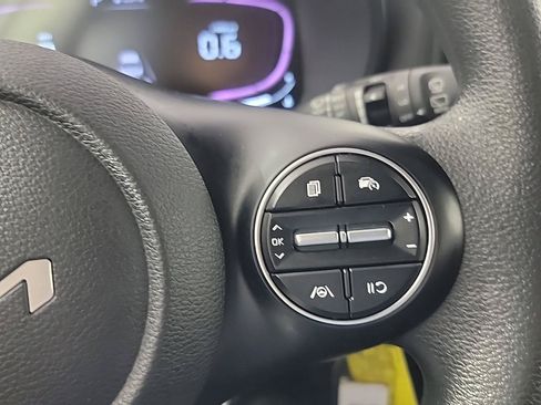 Used 2023 Kia Soul LX w/ LX Technology Package FWD image 24