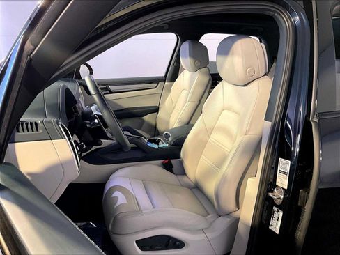 Used 2023 Porsche Cayenne AWD/4WD image 5