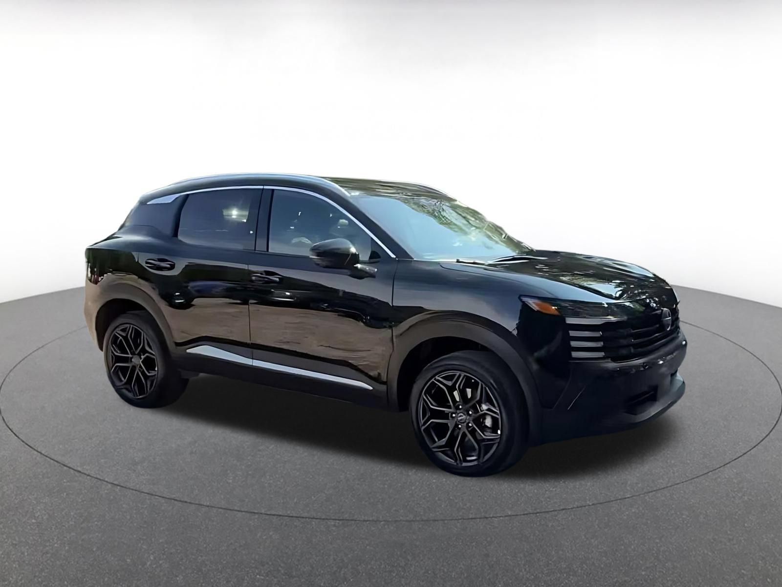 Used 2026 Nissan Kicks SR FWD image 2