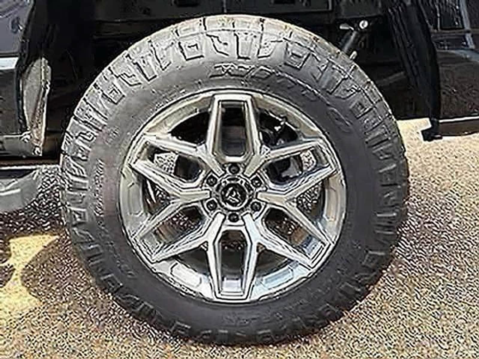Used 2025 Ford F150 Lariat w/ Equipment Group 502A High AWD/4WD image 4