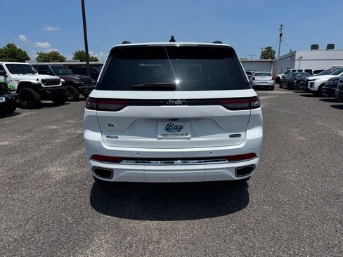 Used 2023 Jeep Grand Cherokee Overland AWD/4WD image 3