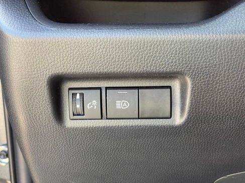 Used 2022 Toyota RAV4 LE FWD image 9