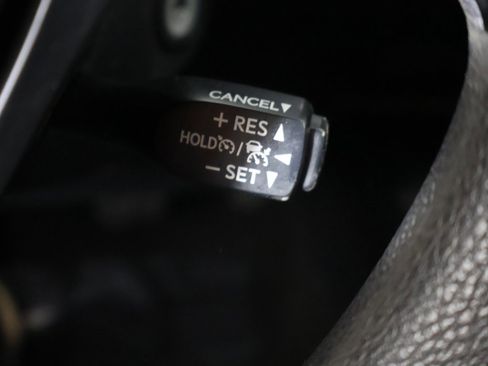 Used 2019 Toyota C-HR LE image 37