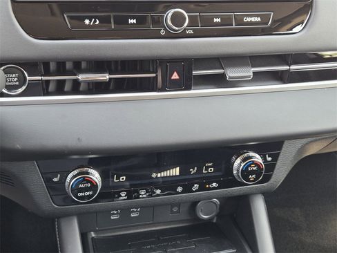 New 2025 Mitsubishi Outlander SE image 14