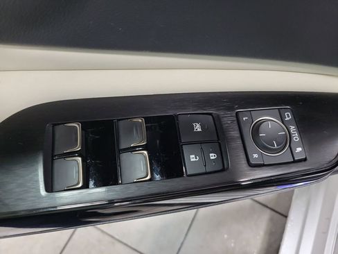 Used 2024 Lexus ES 300h w/ Premium Package FWD image 33