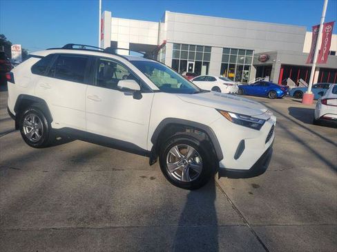 Certified 2025 Toyota RAV4 XLE w/ Convenience Package image 9