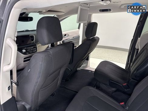 Used 2021 Chrysler Pacifica Touring w/ Cold Weather Group image 25