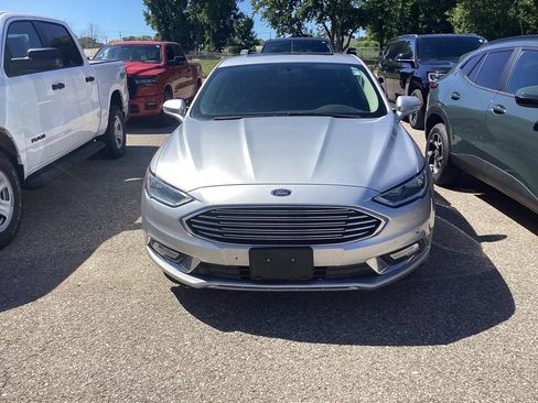 Used 2017 Ford Fusion SE w/ Equipment Group 202A AWD/4WD image 2