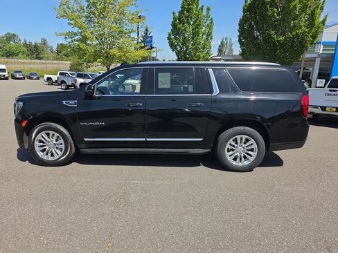 Certified 2024 GMC Yukon XL SLT w/ SLT Luxury Package AWD/4WD image 3