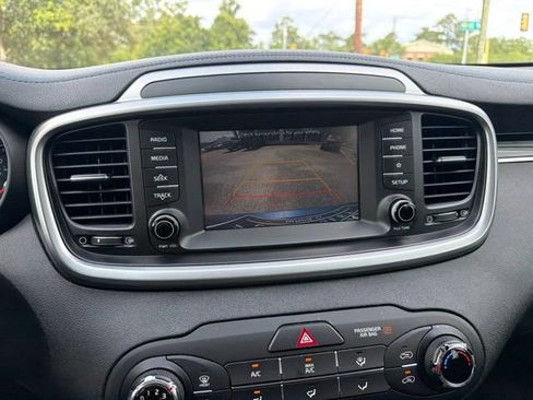 Used 2020 Kia Sorento FWD V6 image 15