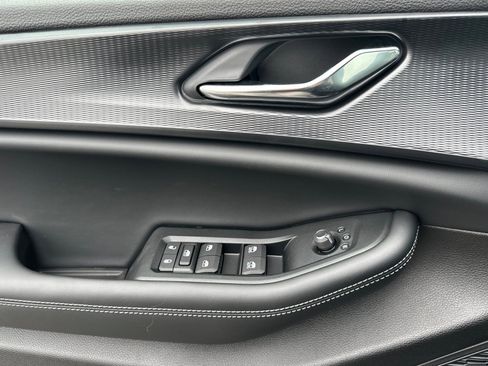 New 2025 Jeep Grand Cherokee Altitude image 11