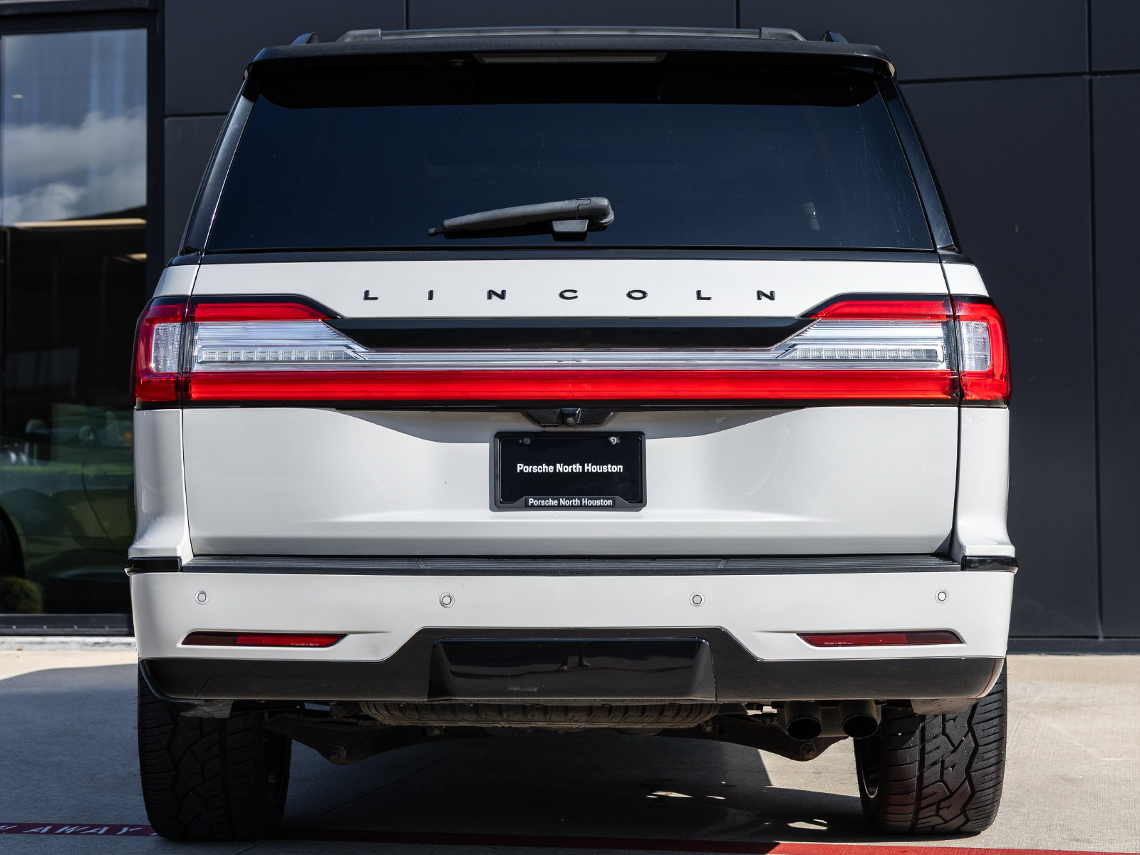 Used 2021 Lincoln Navigator Reserve w/ Luxury Package RWD image 7