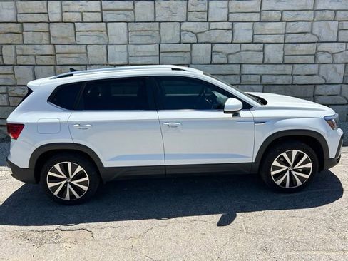 Used 2024 Volkswagen Taos SE FWD image 6