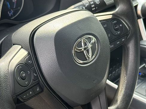 Used 2025 Toyota RAV4 XLE AWD/4WD image 29