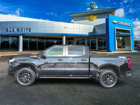 Used 2025 Chevrolet Silverado 1500 LT Trail Boss w/ LT Trail Boss Premium Package AWD/4WD image 9