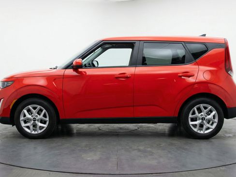 Used 2025 Kia Soul LX w/ LX Technology Package FWD image 5