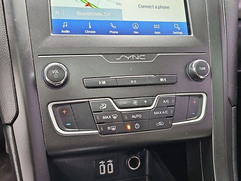 Used 2020 Ford Fusion SE w/ Equipment Group 151A FWD image 19