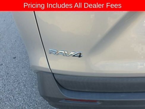 Used 2020 Toyota RAV4 XLE w/ Convenience Package FWD image 12