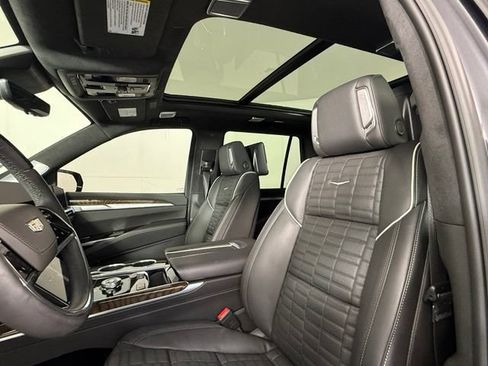 Certified 2026 Cadillac Escalade Platinum Sport w/ LPO, ONYX Package AWD/4WD image 18