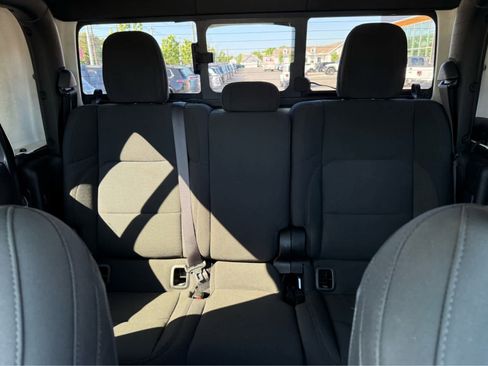 Used 2021 Jeep Gladiator Sport AWD/4WD image 27