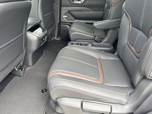New 2026 Nissan Armada SL w/ Captain's Chari Seat Package RWD image 18