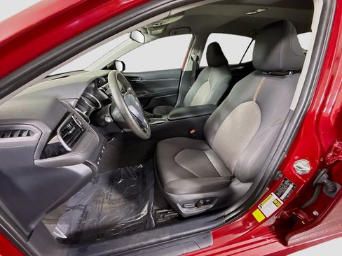Used 2020 Toyota Camry LE FWD image 21