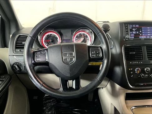 Used 2019 Dodge Grand Caravan SXT image 5