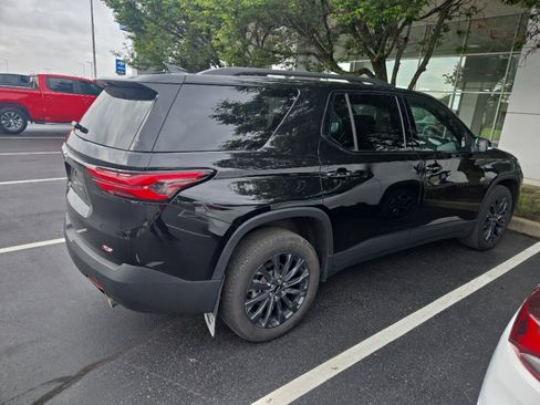 Used 2023 Chevrolet Traverse RS w/ LPO, Cargo Package AWD/4WD image 3