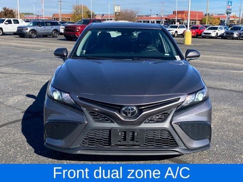 Used 2022 Toyota Camry SE image 3