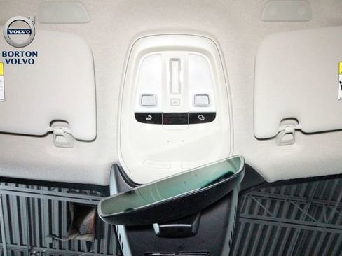 Certified 2025 Volvo XC40 B5 Core image 9