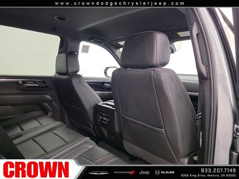 Used 2026 Chevrolet Suburban RST AWD/4WD image 17