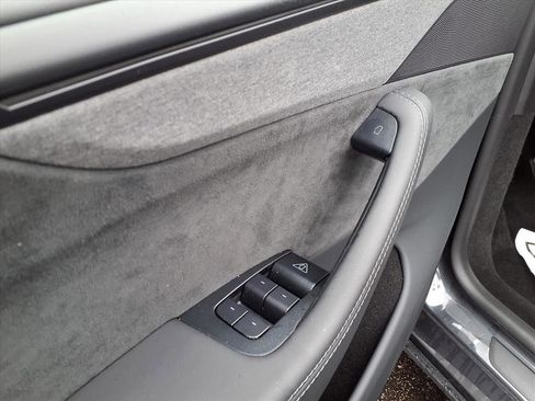 Used 2026 Tesla Model Y 2WD image 15